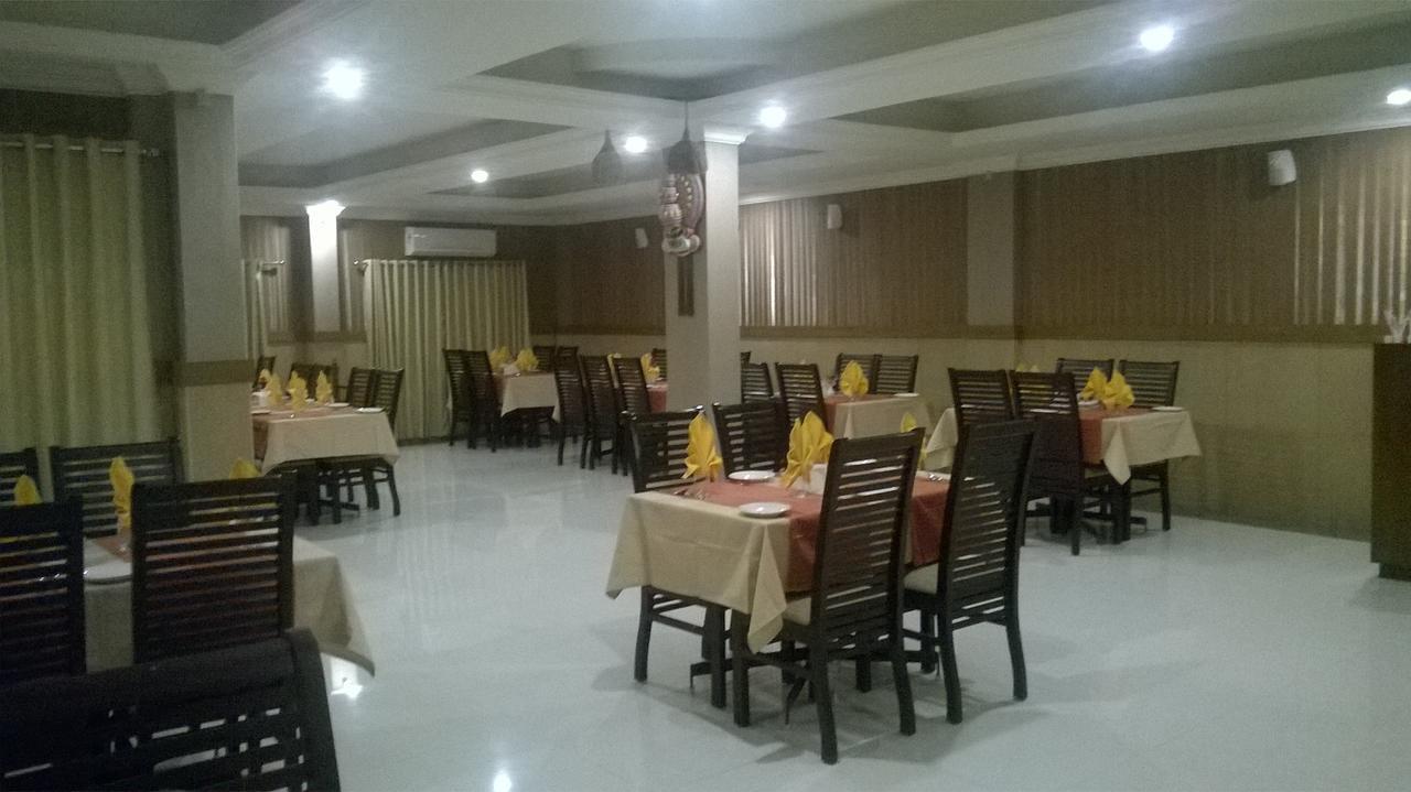 ホテル Sree Gokulam Residency Thrissur エクステリア 写真