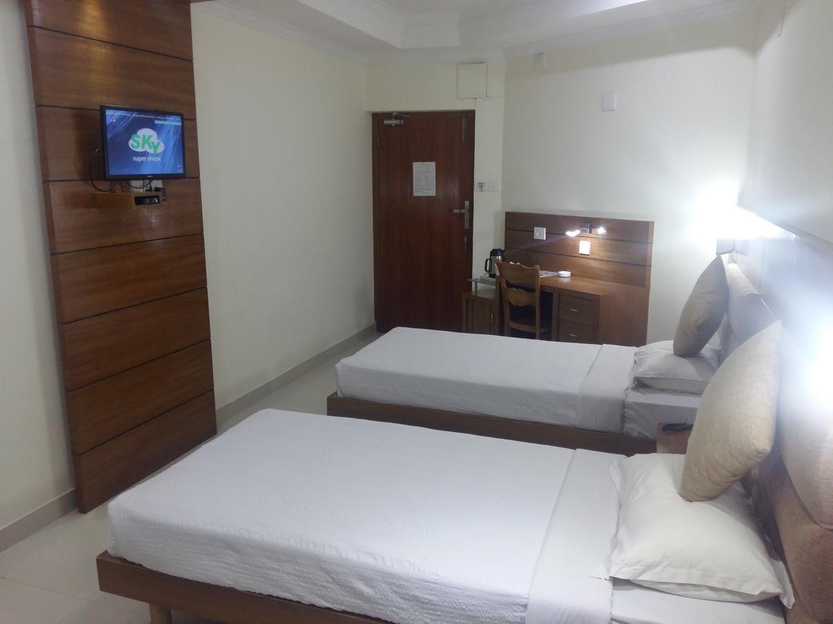 ホテル Sree Gokulam Residency Thrissur エクステリア 写真