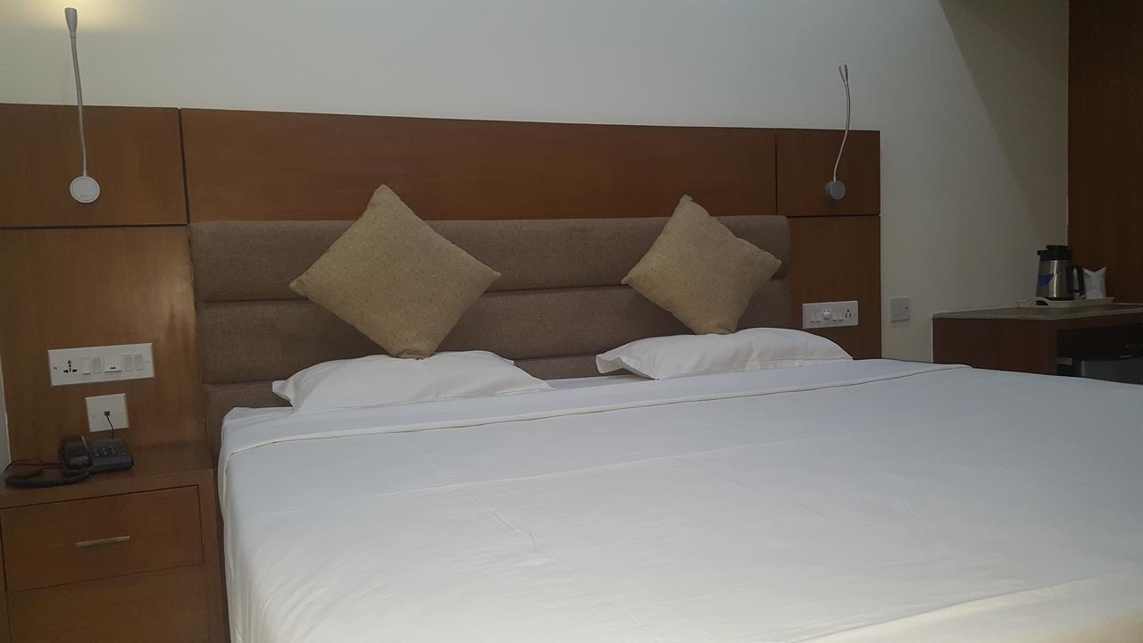 ホテル Sree Gokulam Residency Thrissur エクステリア 写真