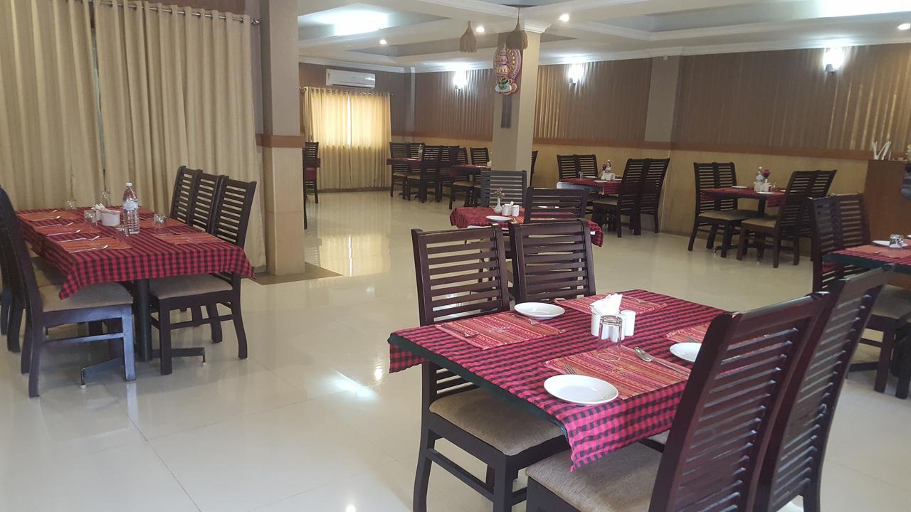 ホテル Sree Gokulam Residency Thrissur エクステリア 写真