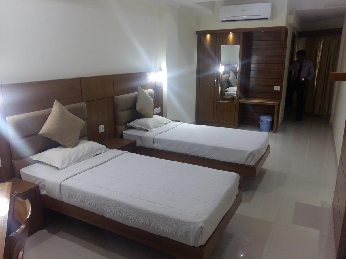 ホテル Sree Gokulam Residency Thrissur エクステリア 写真