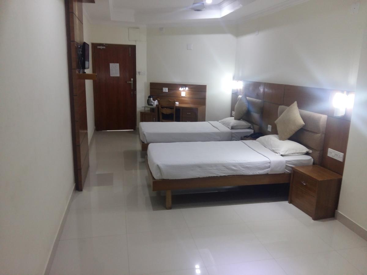 ホテル Sree Gokulam Residency Thrissur エクステリア 写真
