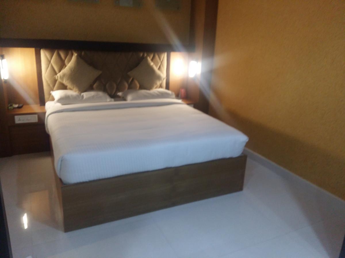ホテル Sree Gokulam Residency Thrissur エクステリア 写真