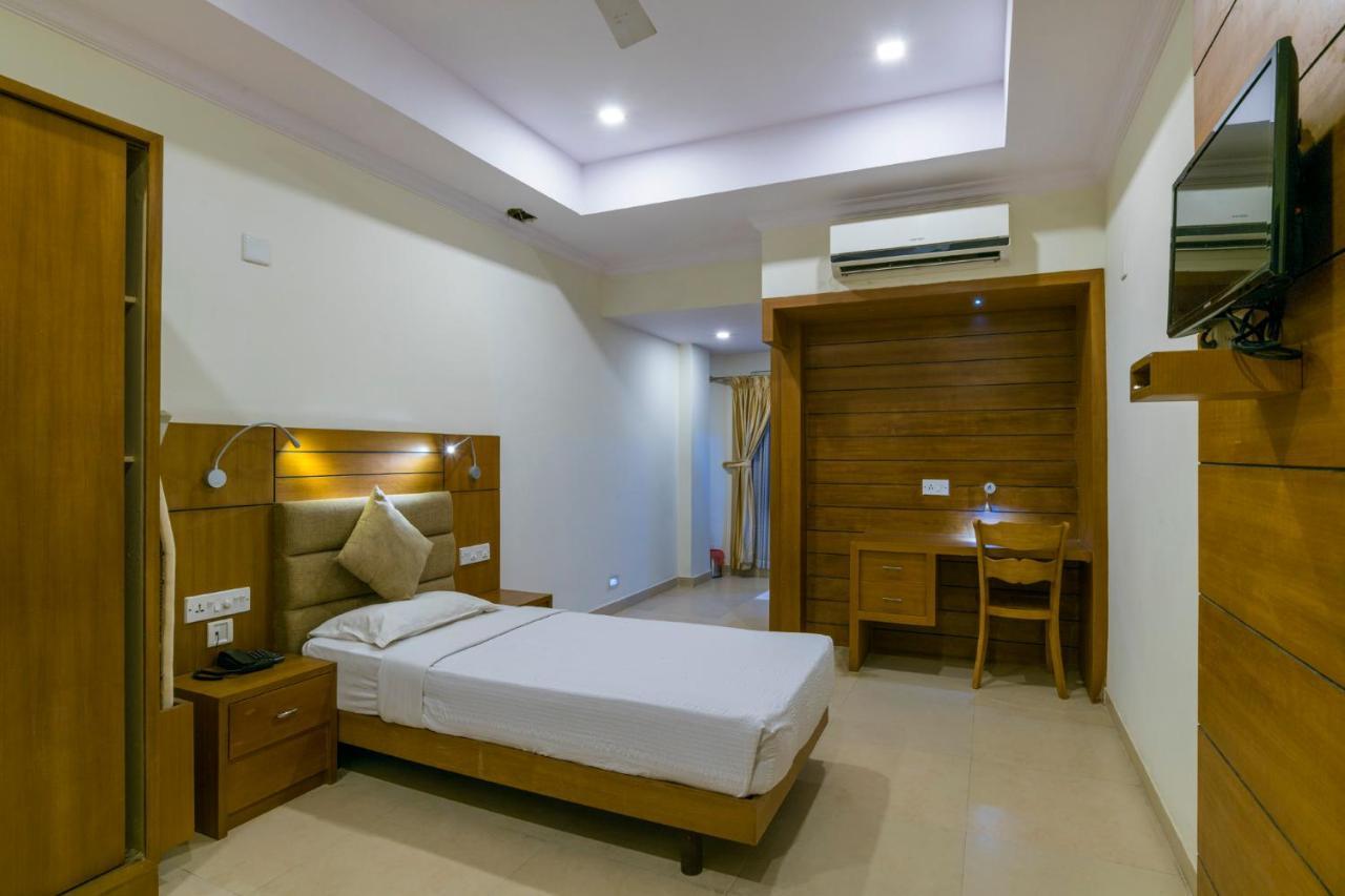 ホテル Sree Gokulam Residency Thrissur エクステリア 写真