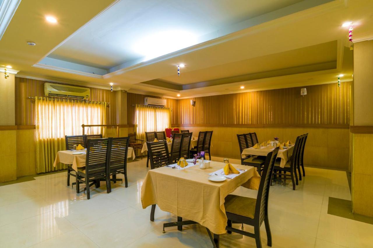 ホテル Sree Gokulam Residency Thrissur エクステリア 写真