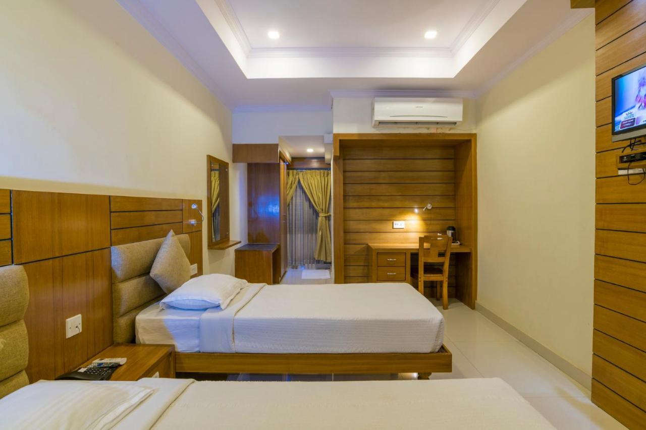 ホテル Sree Gokulam Residency Thrissur エクステリア 写真