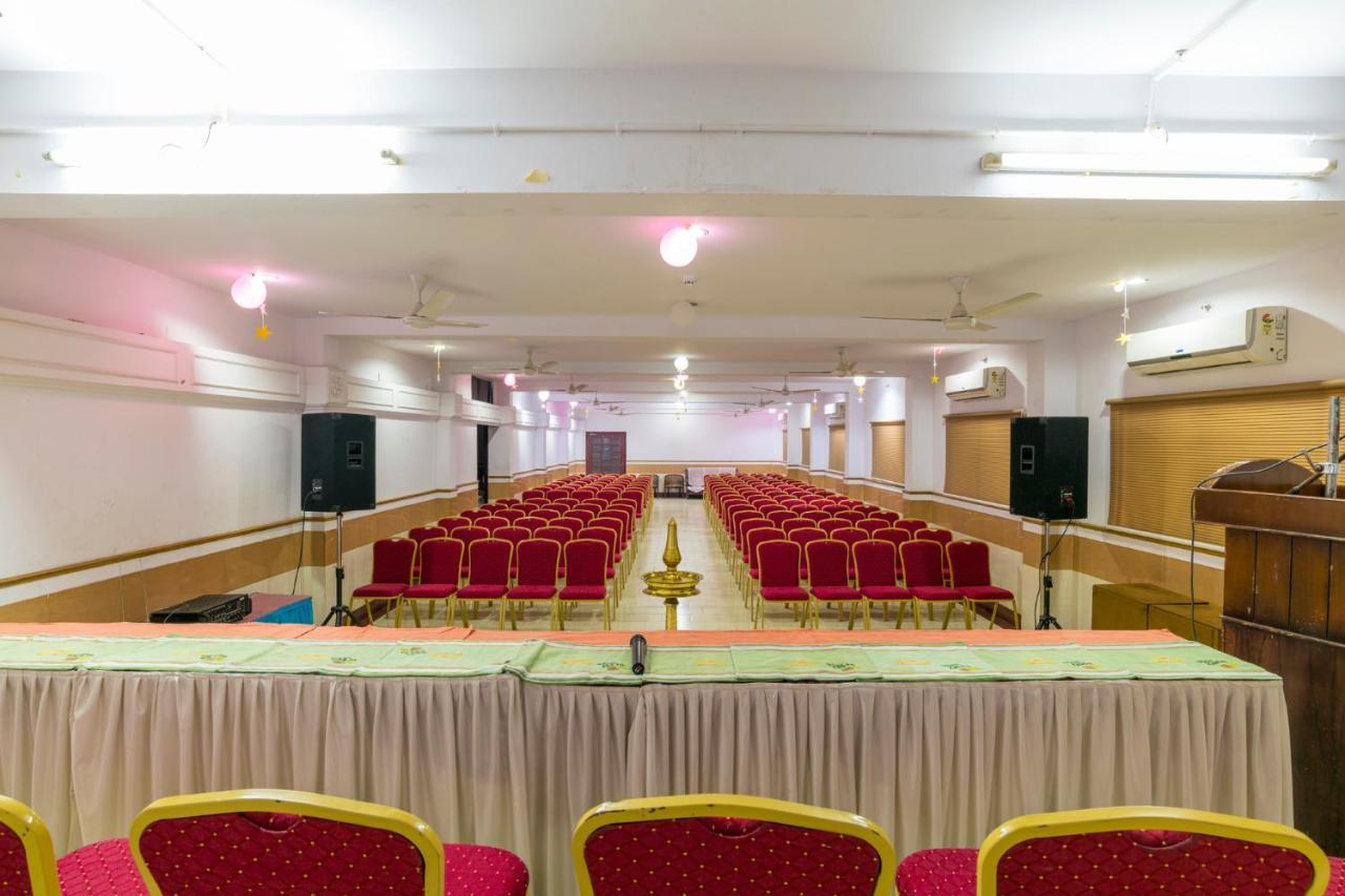 ホテル Sree Gokulam Residency Thrissur エクステリア 写真
