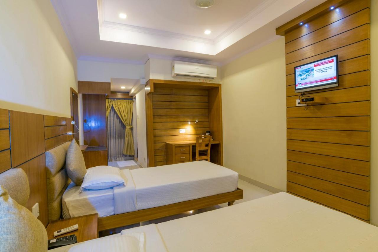 ホテル Sree Gokulam Residency Thrissur エクステリア 写真
