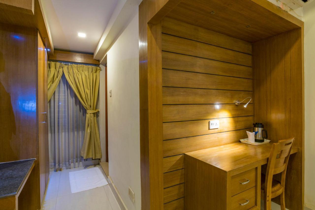 ホテル Sree Gokulam Residency Thrissur エクステリア 写真